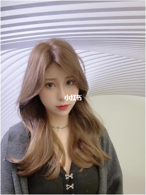 暖棕色_时尚_发型