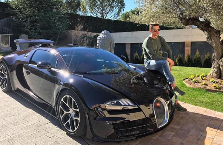 布加迪威龙,兰博基尼等超级跑车成为了c罗的座驾