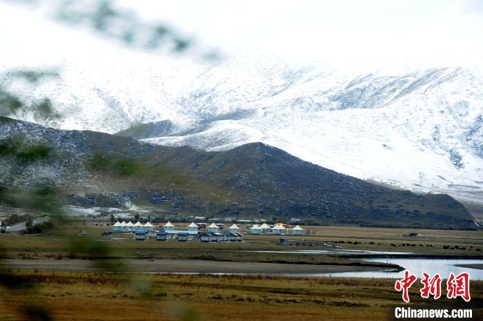 美爆了阿坝州红原县雪景宛如仙境