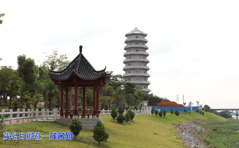 文光塔为仿清古塔设计,造价约3900万,全部由化州各路热心乡贤企业家筹