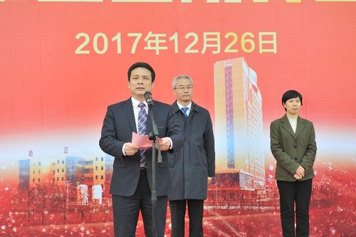 首先,市卫生计生委主任袁立江介绍市立医院情况.