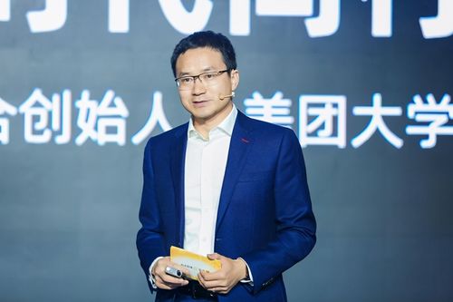 美团联合创始人穆荣均在大会现场表示,服务消费是内需增长的重要引擎