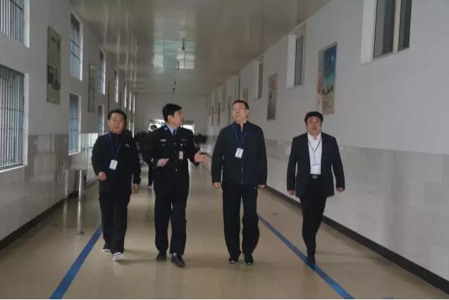 曲波检察长到第一看守所调研指导工作