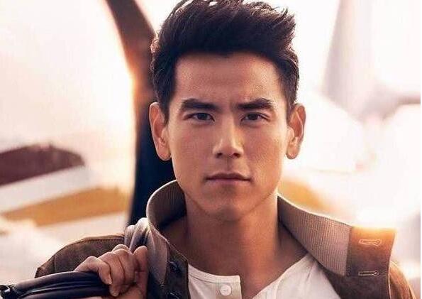 彭于晏抢李冰冰位置了吗?李冰冰为何典礼站一晚上不肯