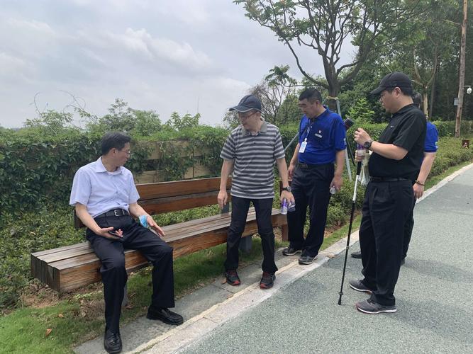 市城管局王国宾局长率队到观澜森林公园就公园绿道建设和管理进行了