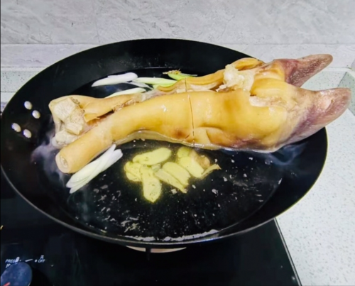 原创卤猪蹄大家都吃过但你知道卤牛蹄是什么味道吗