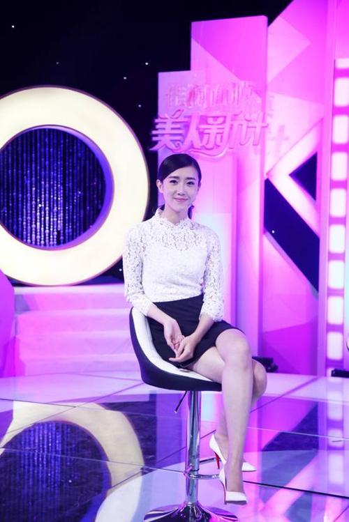 美女主持李晓峰亮相美人新计 分享美妆秘籍