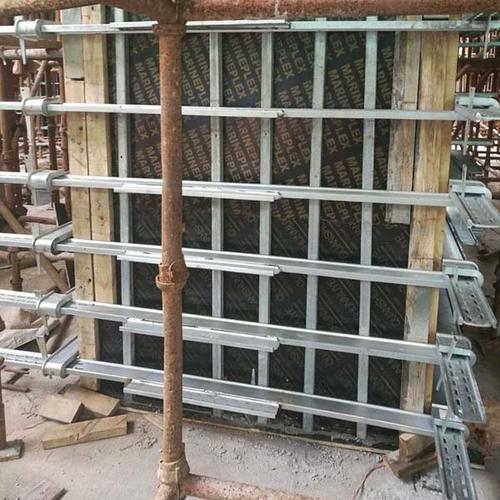 图方柱扣加固模板施工现场