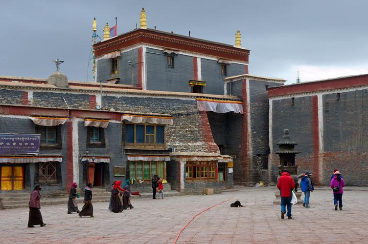 标题:奔波山下萨迦寺