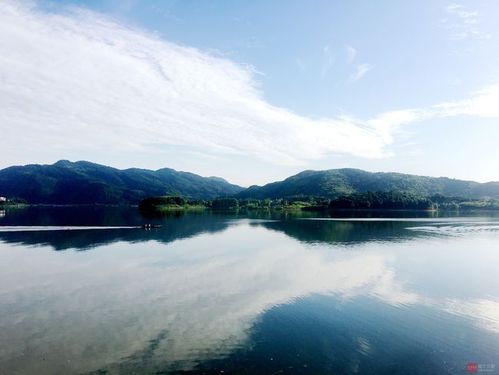 通山燕厦富水湖风光旖旎