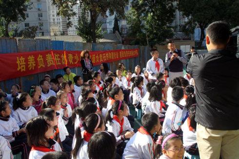 李大伟老师在北京市朝阳区沙板庄小学演讲