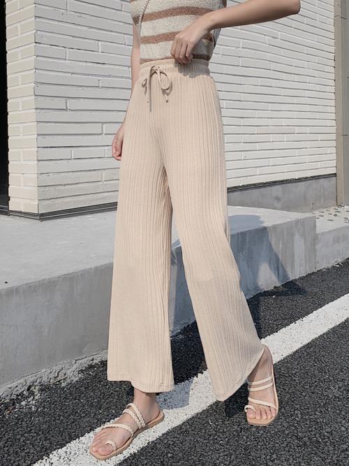 > 卡其色阔腿裤