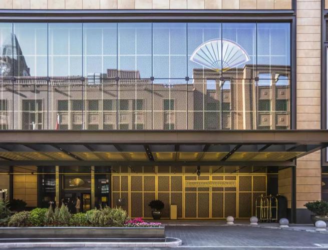 用料奢华         离璞瑄不远开外,就是王府井文华东方,酒店的