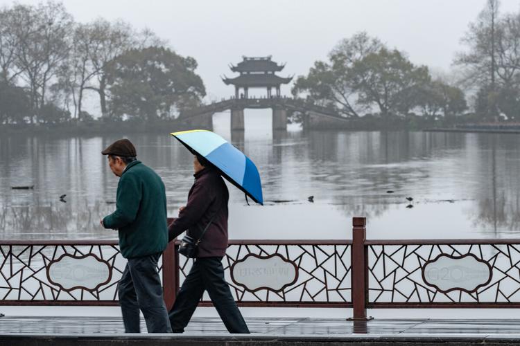 烟雨西湖