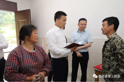副县长詹辉陪同.