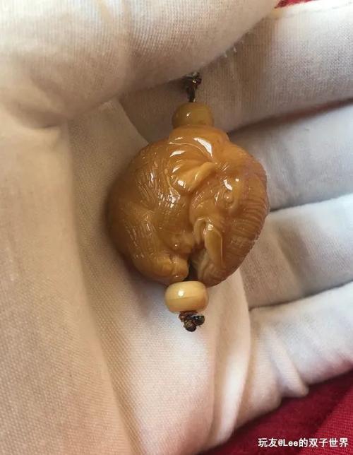 玩友@lee的双子世界 晒出一件 盘了两年零七个月的象牙果雕件,润到