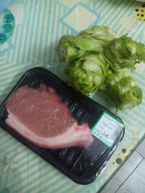 谁能拍大概两百克肉的照片和大概五百克蔬菜的照片给我