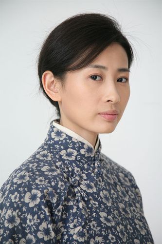 吕夏  