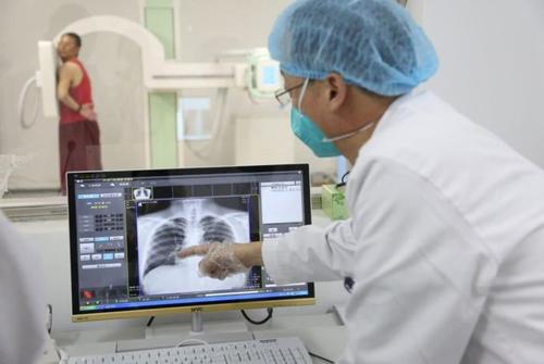 为啥做体检时,很多女生不愿做"胸透"?医生说出了大实话!