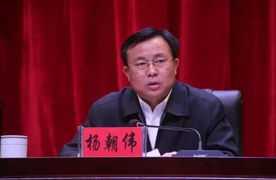 县委书记杨朝伟作传达学习州第十一次党代会精神宣讲