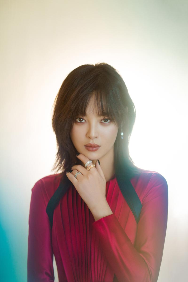 辛芷蕾红裙性感迷人写真图片