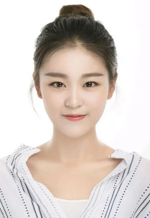 女生拍证件照时牢记这3个小心机立马拍出女神照