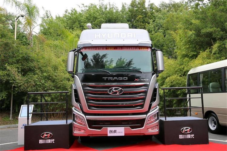 四川现代 xcient创虎p520重卡 旗舰版 520马力 6x4 国四牵引车