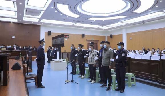 河口区人民法院依法公开审理毕军等24人黑社会性质组织犯罪案件