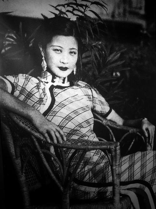 阮玲玉原名阮凤根,1910年4月26日出生于上海市,祖