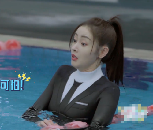 张天爱做水上瑜伽显失态看到她举动教练愣住了