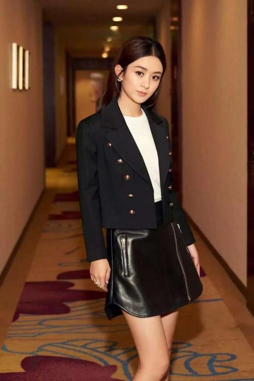 赵丽颖登大刊变会穿星人, 她再也不是时尚黑洞了