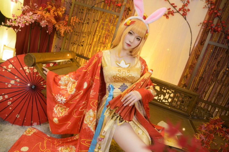 王者荣耀:御姐cos公孙离,高度还原的不止道具,还有这双腿!