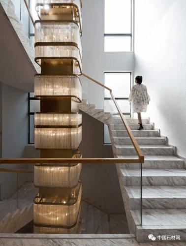 爵士白大理石该怎么用看看这一套600㎡别墅吧