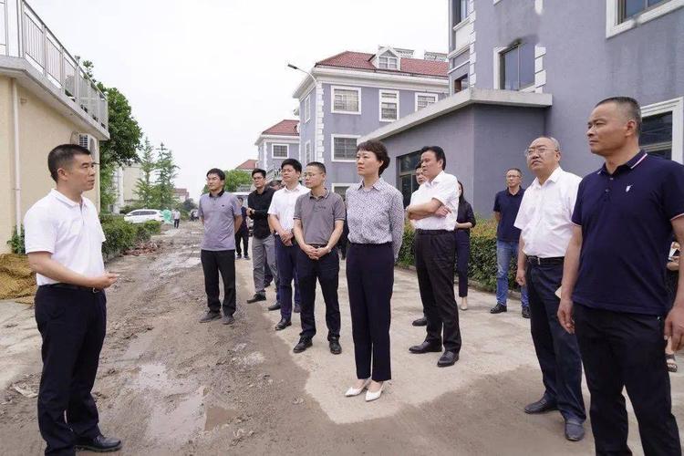 区委副书记赵立明,区政府党组成员吴建华一同参加.