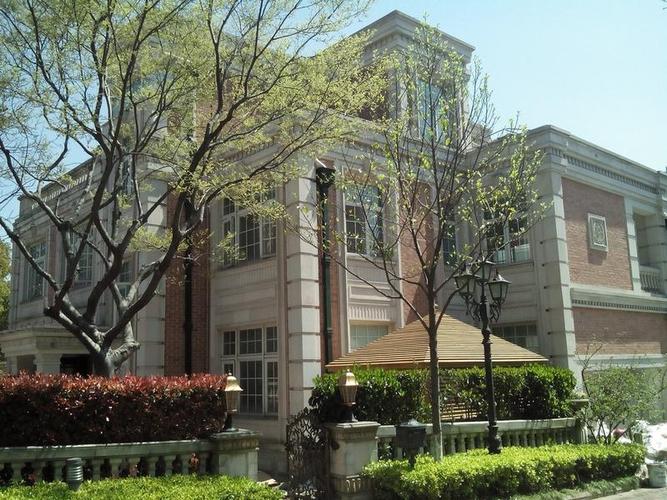  p>宝莲府邸(别墅)位于上海市宝山淞宝,由上海住联房地产发展有限公司