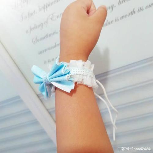 用口罩可以做成可爱的手环.