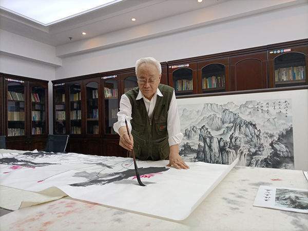 网易首页>网易号>正文申请入驻> 简介王俊杰,一九四二年生于吉林,号