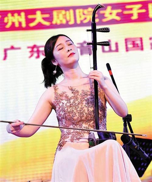 二胡演奏员陈凤