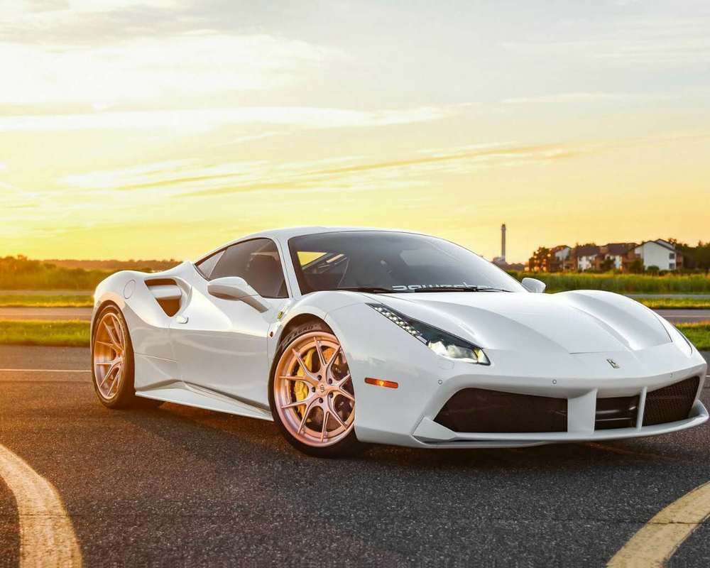 白色法拉利炫酷跑车宽屏桌面壁纸