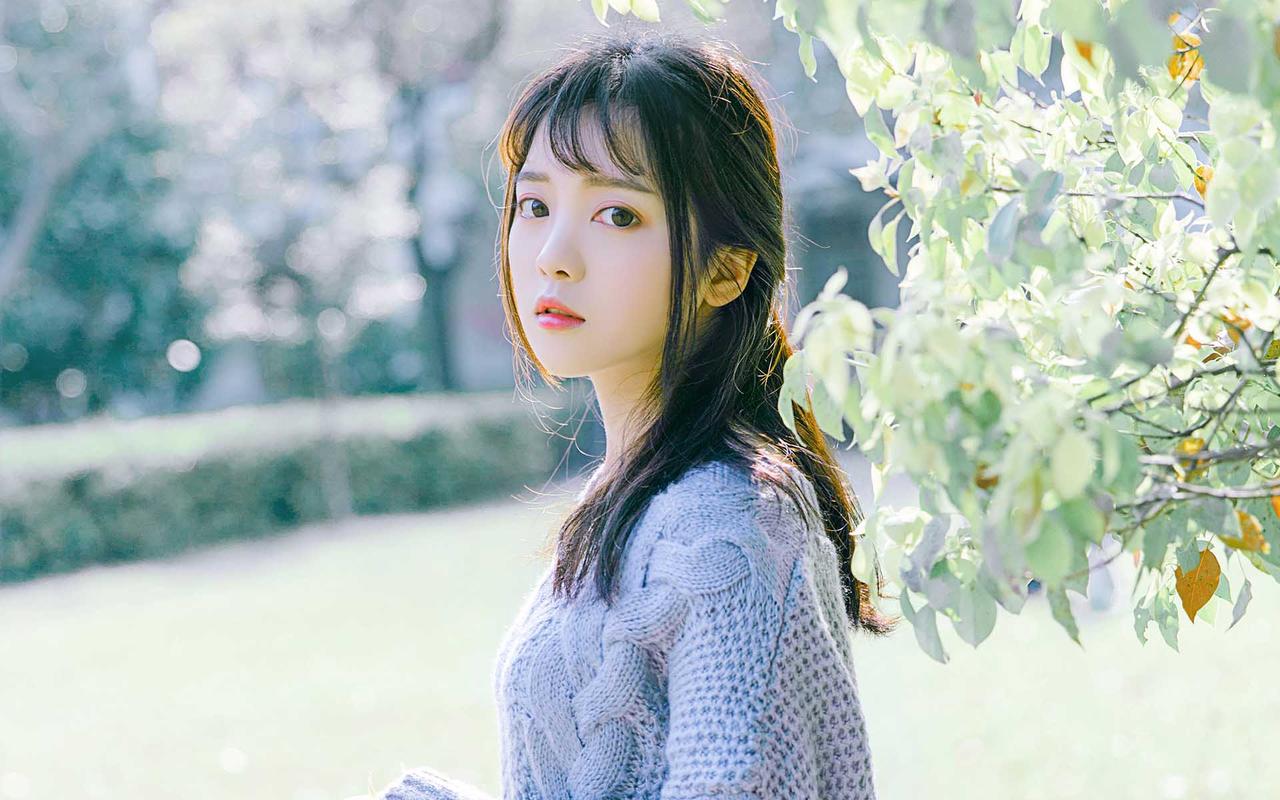 元气少女可爱清新户外写真图片壁纸