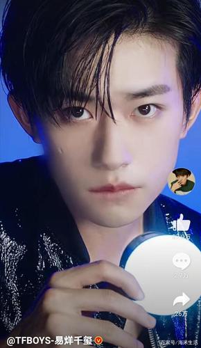 易烊千玺为阿玛尼代言大片曝光 魅力势不可挡