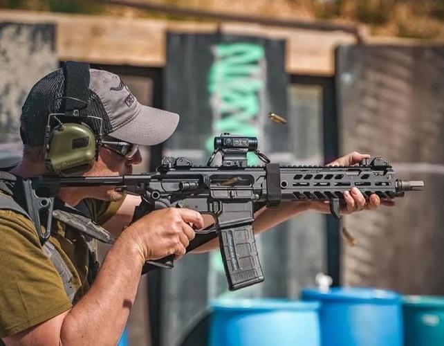 后台一群人喊看mcx西格绍尔公司mcxvirtus图集