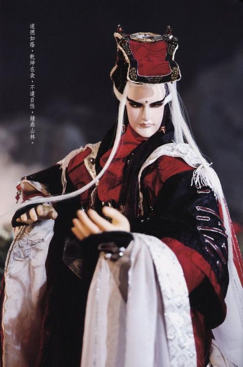 慕峥嵘 身份:道玄一脉,八卦心流宗师 称号:雄山东羽,东君 霹雳布袋戏