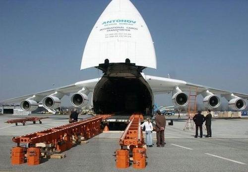 全球最大运输机曝光 可装载车厢!_新闻图站_中国广播网