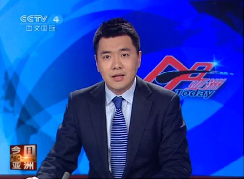 2011年8月19日晚cctv《今日亚洲》的帅哥主播是谁啊?