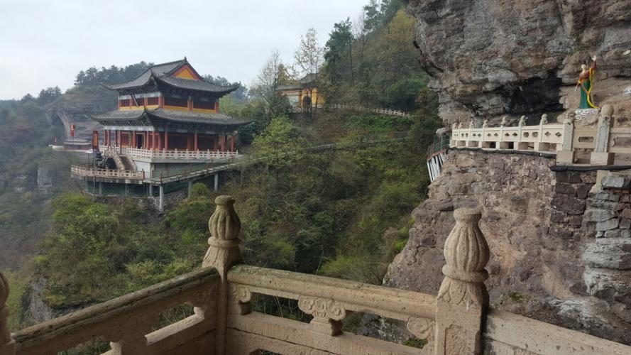 首页 旅游景点 浙江省 金华市 > 东阳市 >  东阳横店屏岩洞府景区介绍