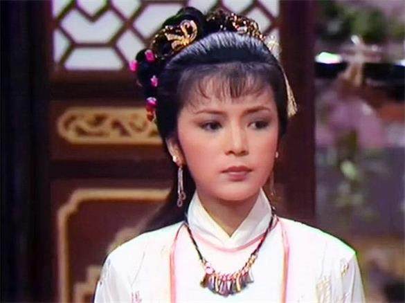 陈玉莲饰演王语嫣,让人真心觉得就是书里的王语嫣,举止娴雅,拒人千里.