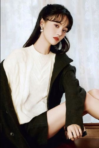 郑爽更改账号背景图为一人单枪匹马身处山谷深处