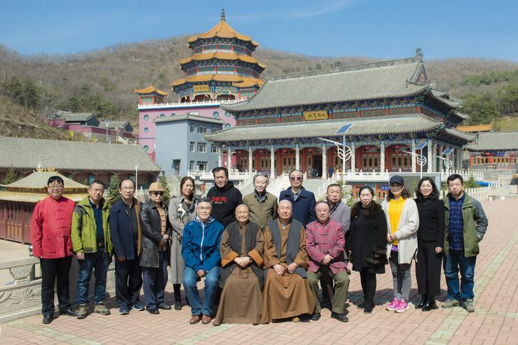 辽宁开原龙泉寺·逸云轩禅联||悬挂九门宣佛旨,化通三义觉尘心.