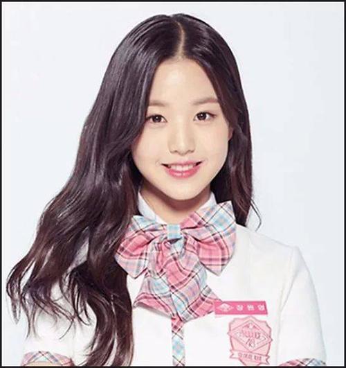 年仅14岁,即在韩国mnet推出的真人选秀节目"produce14"中获得第一名